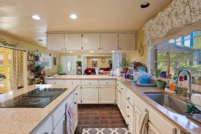 8932 N Highway 99, Stockton, CA 95212