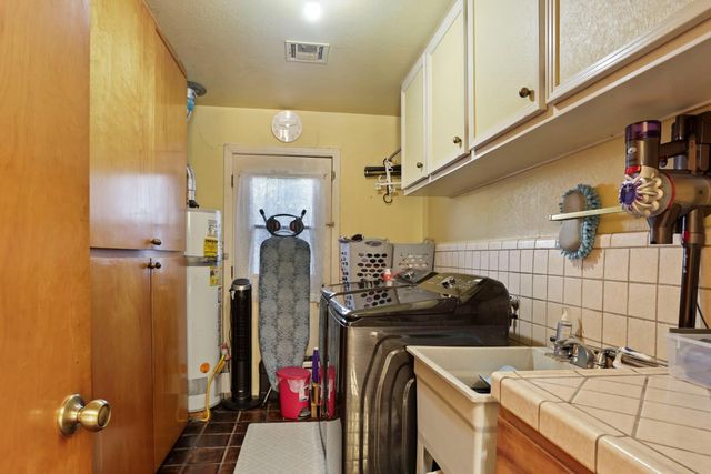 8932 N Highway 99, Stockton, CA 95212