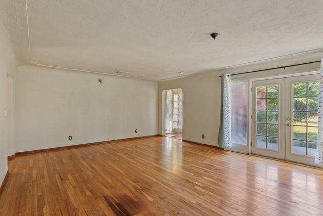 8932 N Highway 99, Stockton, CA 95212