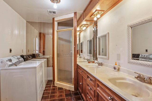 8932 N Highway 99, Stockton, CA 95212