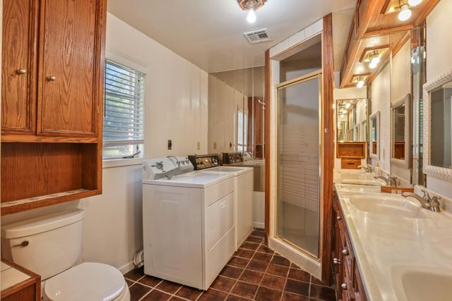 8932 N Highway 99, Stockton, CA 95212