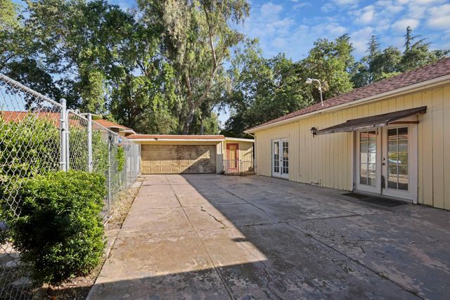 8932 N Highway 99, Stockton, CA 95212