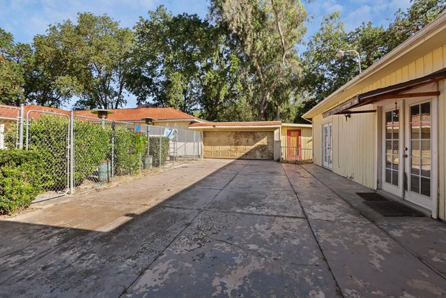 8932 N Highway 99, Stockton, CA 95212