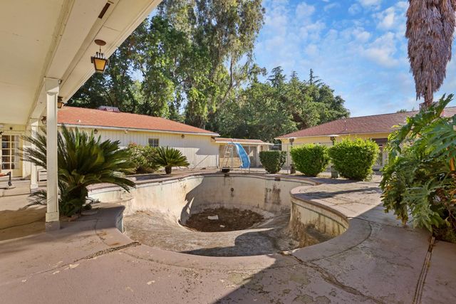 8932 N Highway 99, Stockton, CA 95212