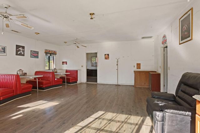 8932 N Highway 99, Stockton, CA 95212