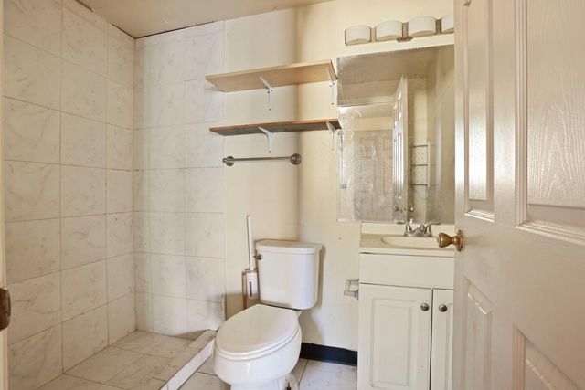 8932 N Highway 99, Stockton, CA 95212