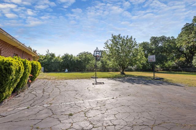 8932 N Highway 99, Stockton, CA 95212