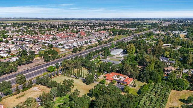 8932 N Highway 99, Stockton, CA 95212