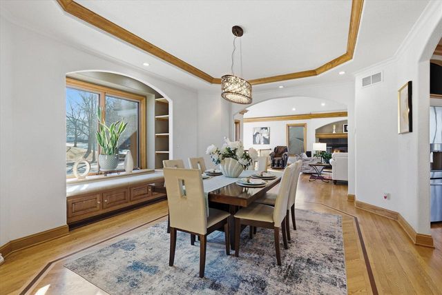 635 W Pierre LANE, Port Washington, WI 53074