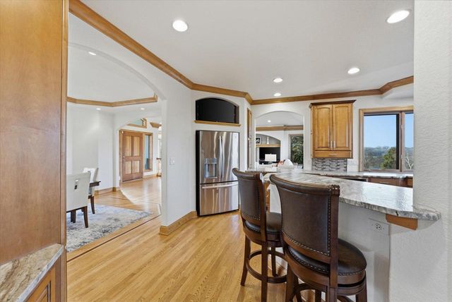 635 W Pierre LANE, Port Washington, WI 53074