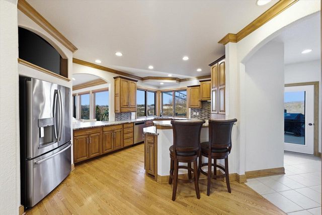 635 W Pierre LANE, Port Washington, WI 53074