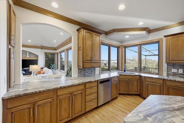 635 W Pierre LANE, Port Washington, WI 53074