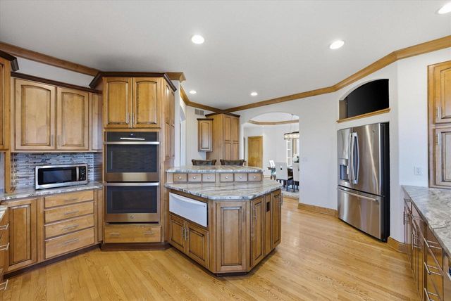 635 W Pierre LANE, Port Washington, WI 53074