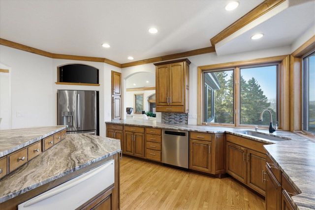 635 W Pierre LANE, Port Washington, WI 53074