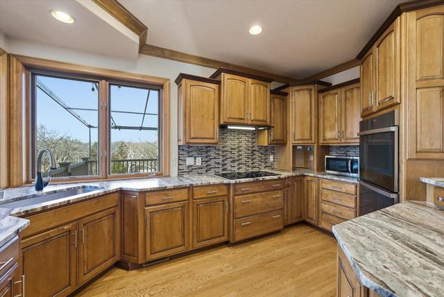 635 W Pierre LANE, Port Washington, WI 53074