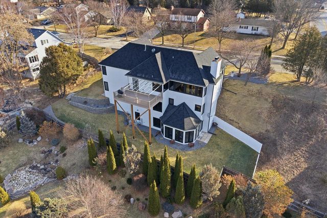 635 W Pierre LANE, Port Washington, WI 53074