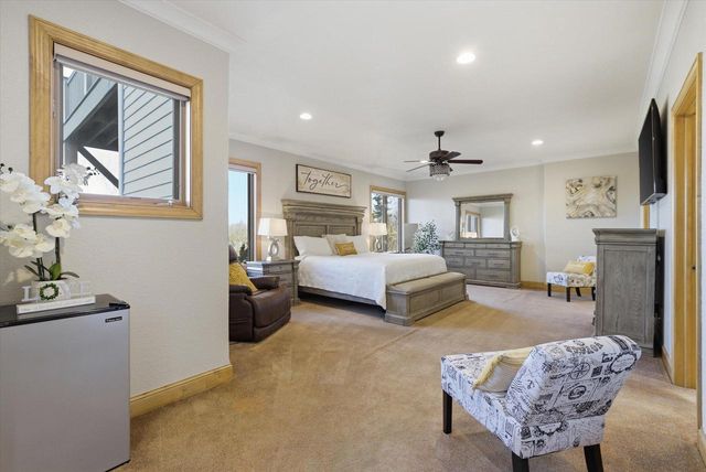 635 W Pierre LANE, Port Washington, WI 53074