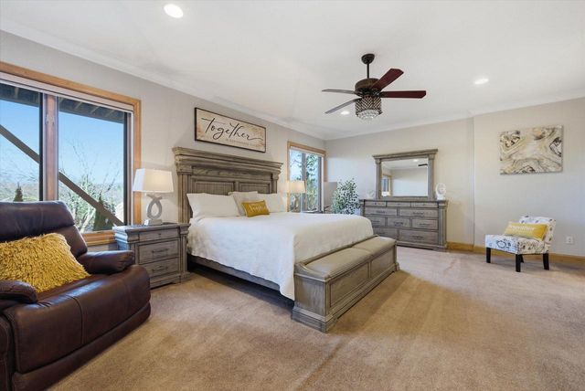 635 W Pierre LANE, Port Washington, WI 53074