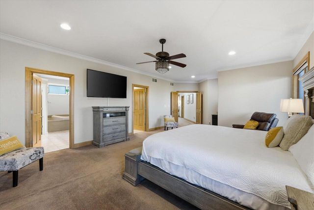 635 W Pierre LANE, Port Washington, WI 53074