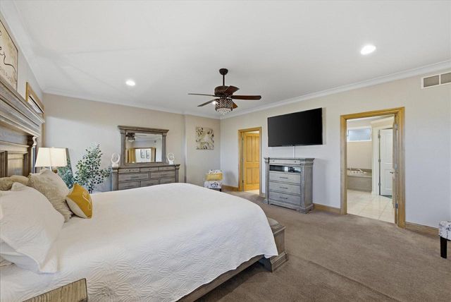 635 W Pierre LANE, Port Washington, WI 53074