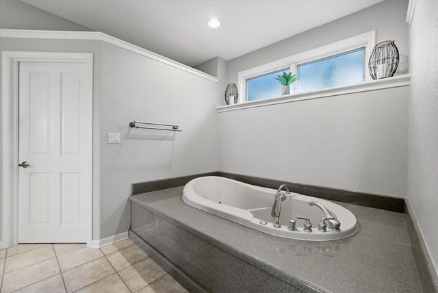 635 W Pierre LANE, Port Washington, WI 53074