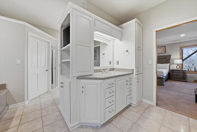 635 W Pierre LANE, Port Washington, WI 53074