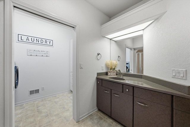 635 W Pierre LANE, Port Washington, WI 53074