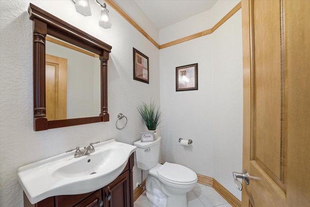 635 W Pierre LANE, Port Washington, WI 53074