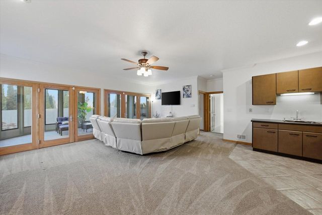 635 W Pierre LANE, Port Washington, WI 53074