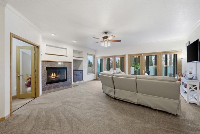 635 W Pierre LANE, Port Washington, WI 53074