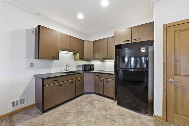 635 W Pierre LANE, Port Washington, WI 53074