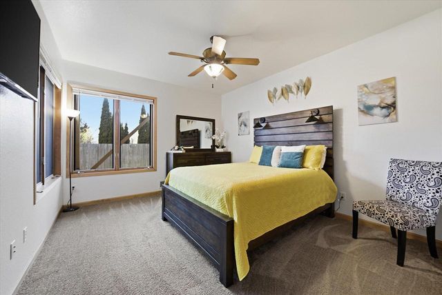 635 W Pierre LANE, Port Washington, WI 53074