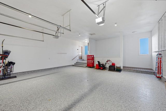 635 W Pierre LANE, Port Washington, WI 53074