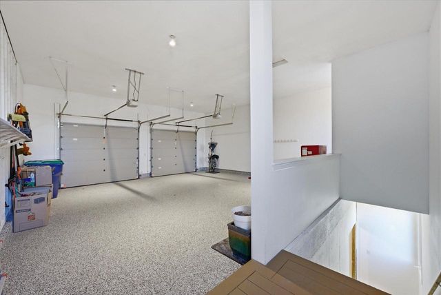 635 W Pierre LANE, Port Washington, WI 53074