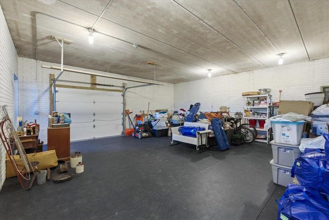 635 W Pierre LANE, Port Washington, WI 53074