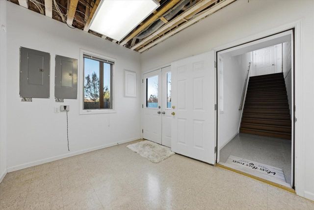 635 W Pierre LANE, Port Washington, WI 53074