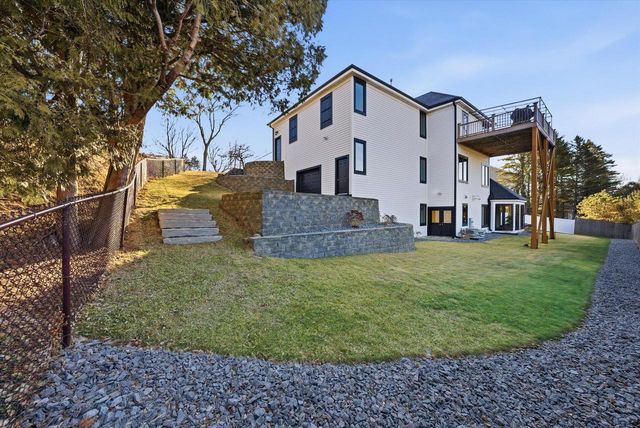 635 W Pierre LANE, Port Washington, WI 53074