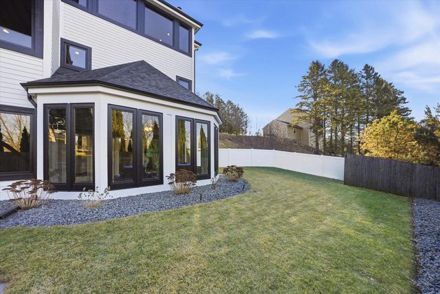 635 W Pierre LANE, Port Washington, WI 53074