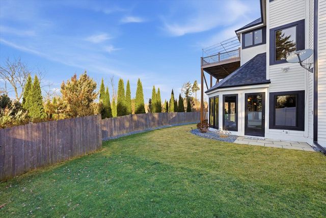 635 W Pierre LANE, Port Washington, WI 53074