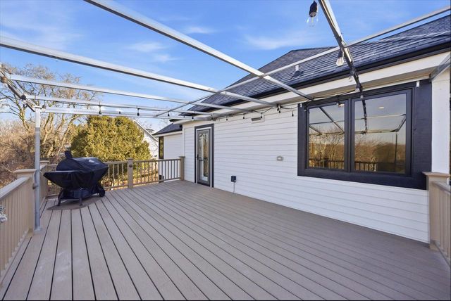 635 W Pierre LANE, Port Washington, WI 53074