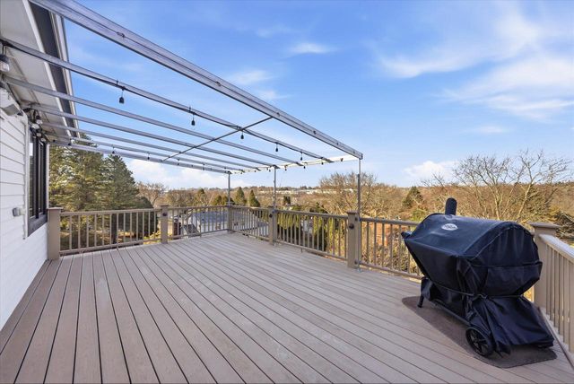 635 W Pierre LANE, Port Washington, WI 53074