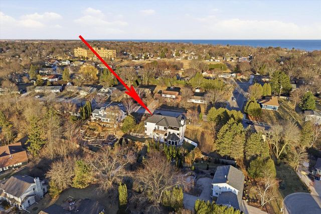 635 W Pierre LANE, Port Washington, WI 53074