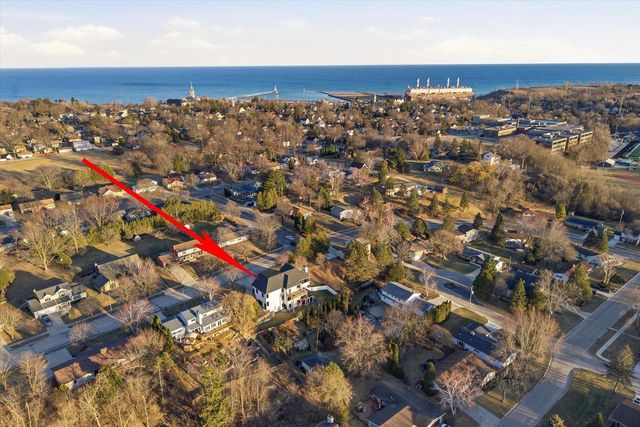 635 W Pierre LANE, Port Washington, WI 53074