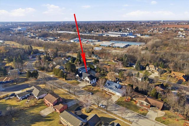 635 W Pierre LANE, Port Washington, WI 53074