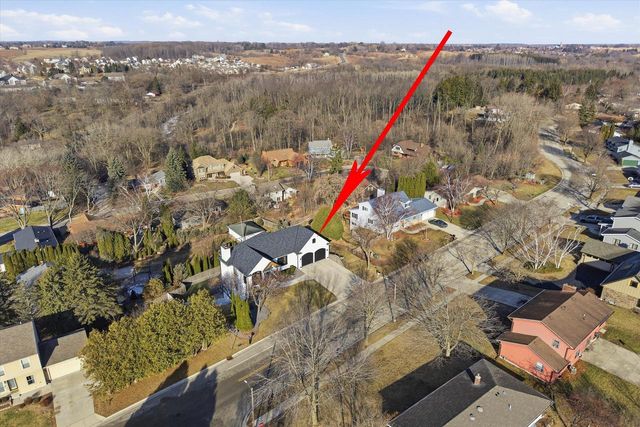 635 W Pierre LANE, Port Washington, WI 53074