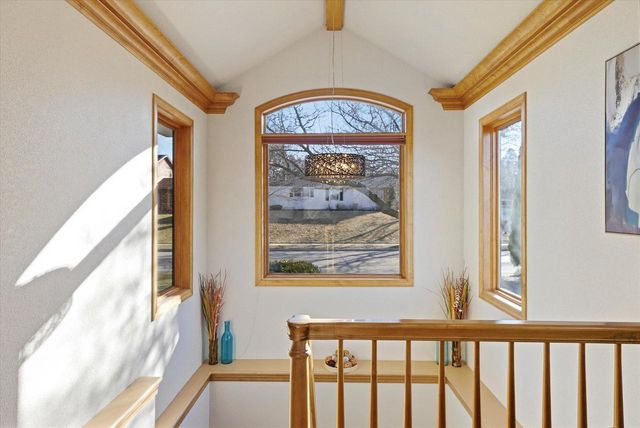 635 W Pierre LANE, Port Washington, WI 53074