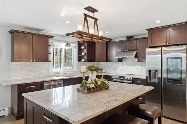 75 OAK DELL Circle, East Greenwich, RI 02818