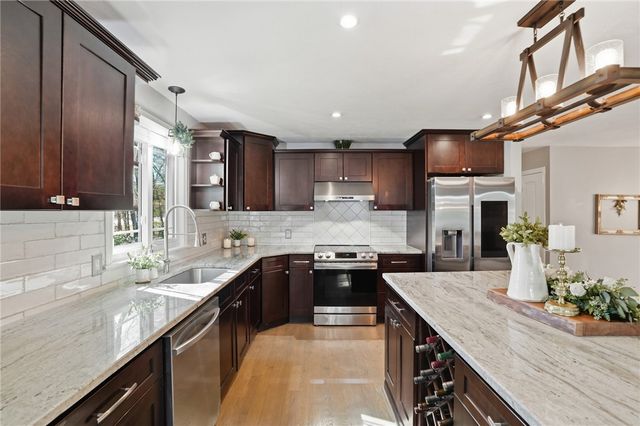 75 OAK DELL Circle, East Greenwich, RI 02818