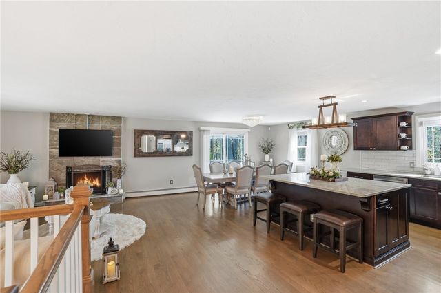 75 OAK DELL Circle, East Greenwich, RI 02818