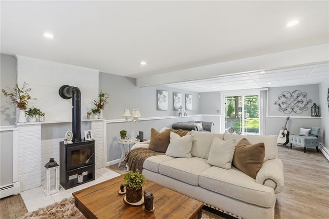 75 OAK DELL Circle, East Greenwich, RI 02818
